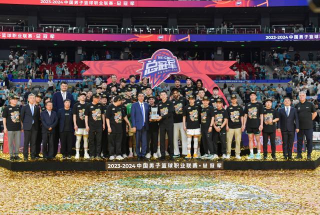 1728531364676042489.jpg (体育)(56)篮球——CBA总决赛:辽宁本钢夺冠XxjpseC007327_20240522_PEPFN0A001.jpg